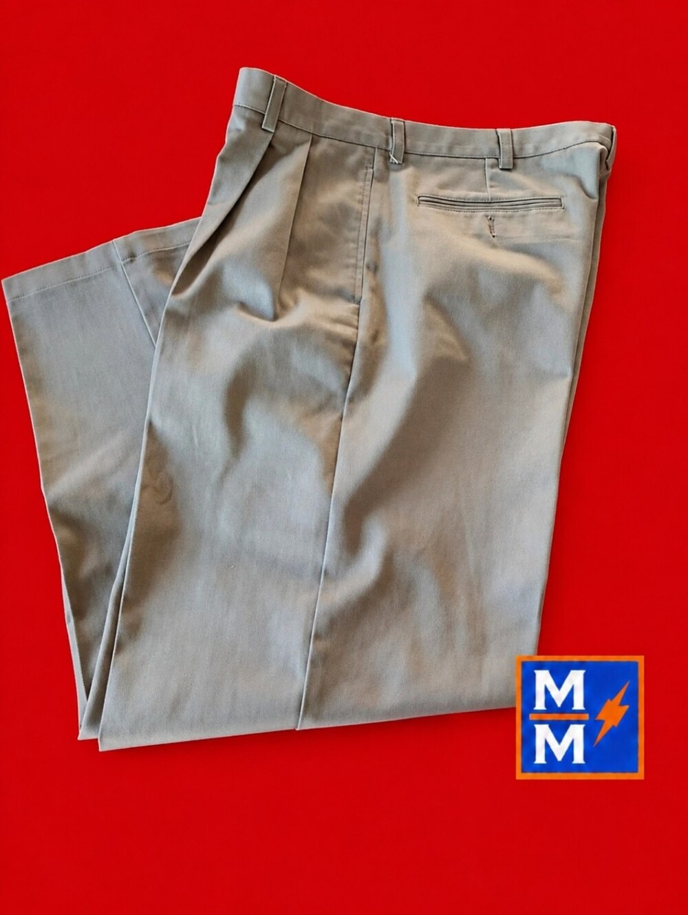 L.L. Bean Natural Fit Men's Pleated Khaki Pants. Like New. Size 35/30.